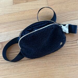 NWOT Super cute black Sherpa Crossbody you know what it is girls come and get it